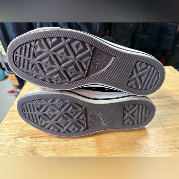 Ladies Converse - Picture 7 of 7